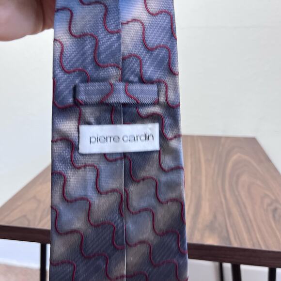 Pierre Cardin Men's Silver Gray Red Printed Abstract 100% Silk Classic Neck Tie - Picture 4 of 5